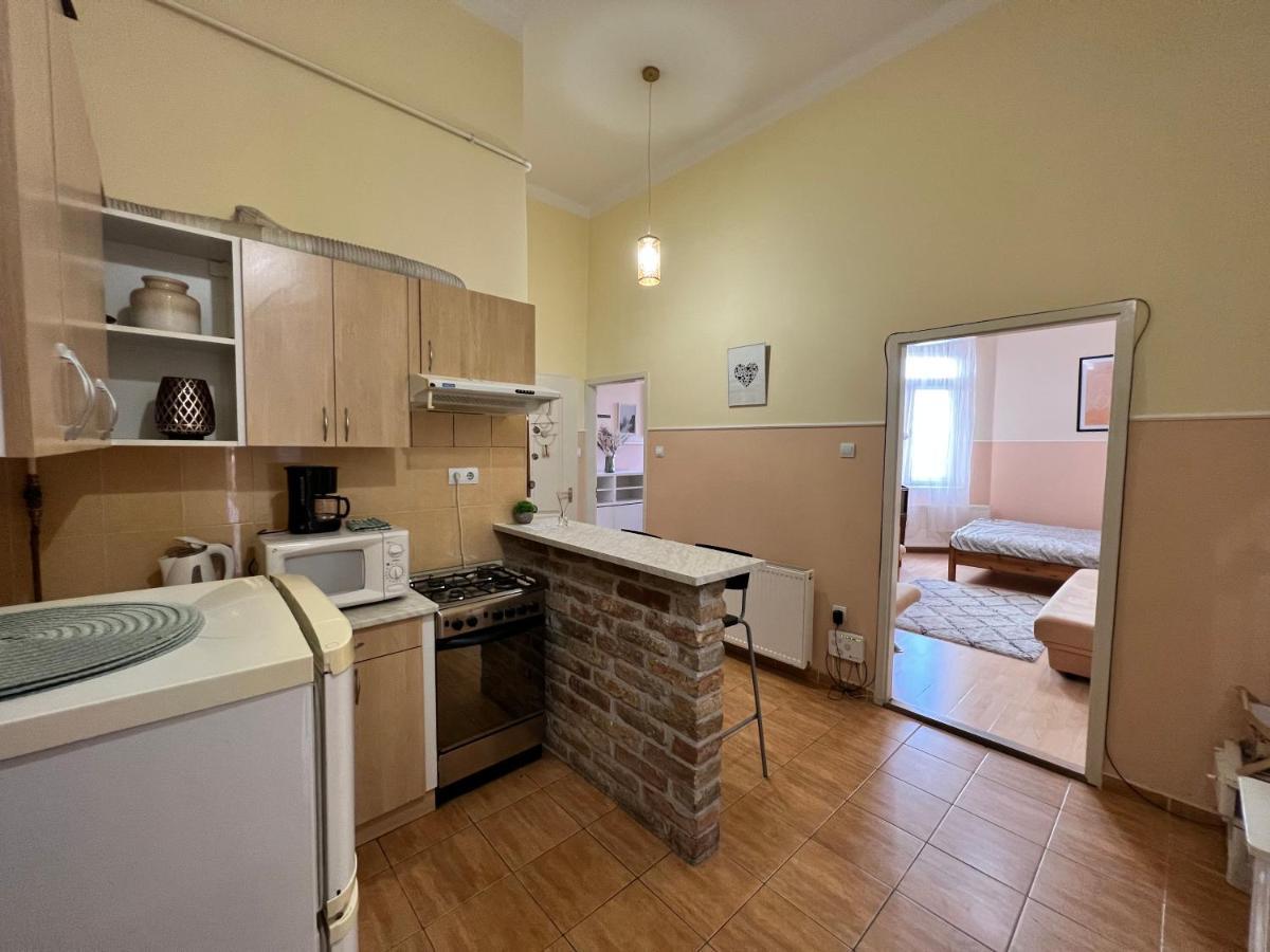 Old Town Apartment Сегед Екстериор снимка