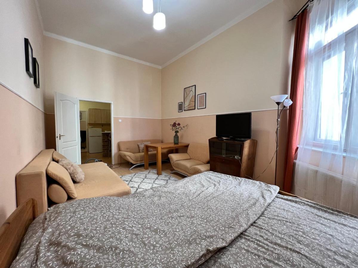 Old Town Apartment Сегед Екстериор снимка