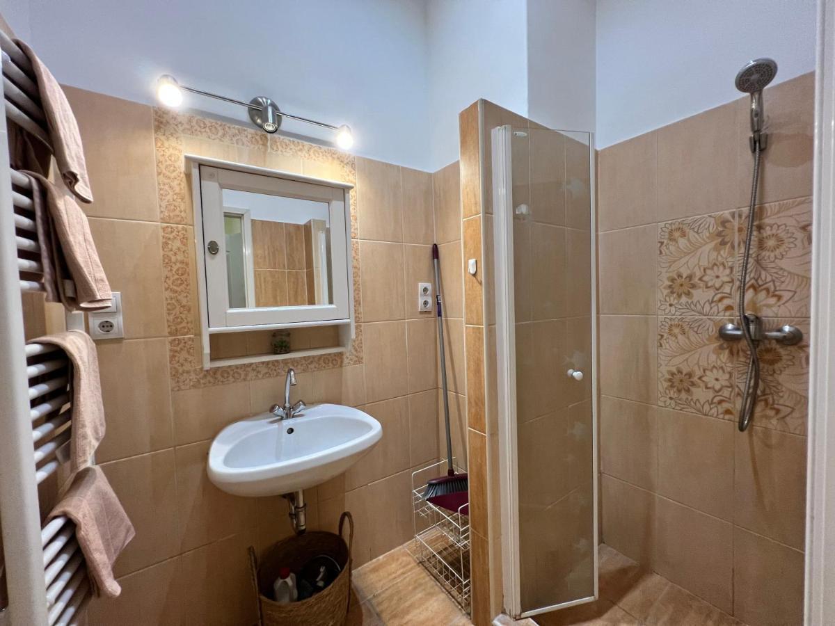 Old Town Apartment Сегед Екстериор снимка